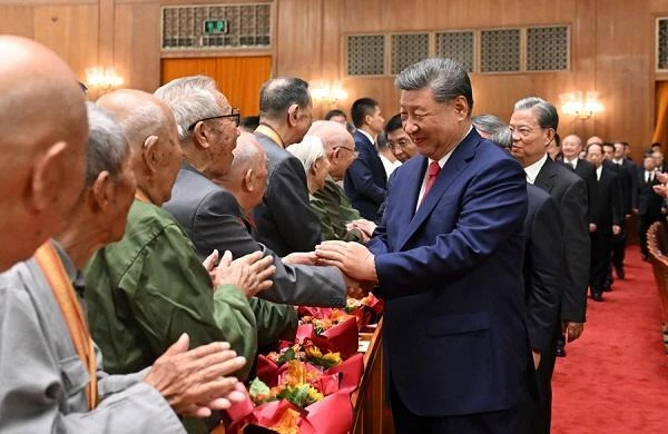纪念中国人民抗日战争暨世界反法西斯战争胜利80周年文艺晚会《正义必胜》在京隆重举行 习近平等出席观看