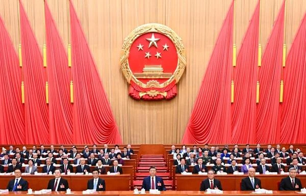 十四届全国人大四次会议开幕 习近平等在主席台就座